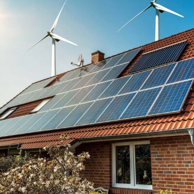 pannelli-fotovoltaici-installati-sul-tetto-di-una-abitazione-400x400